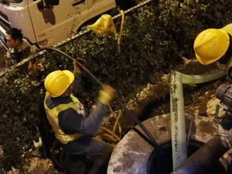无锡万顺高压车疏通各种地下管道清理化粪池专业钻孔