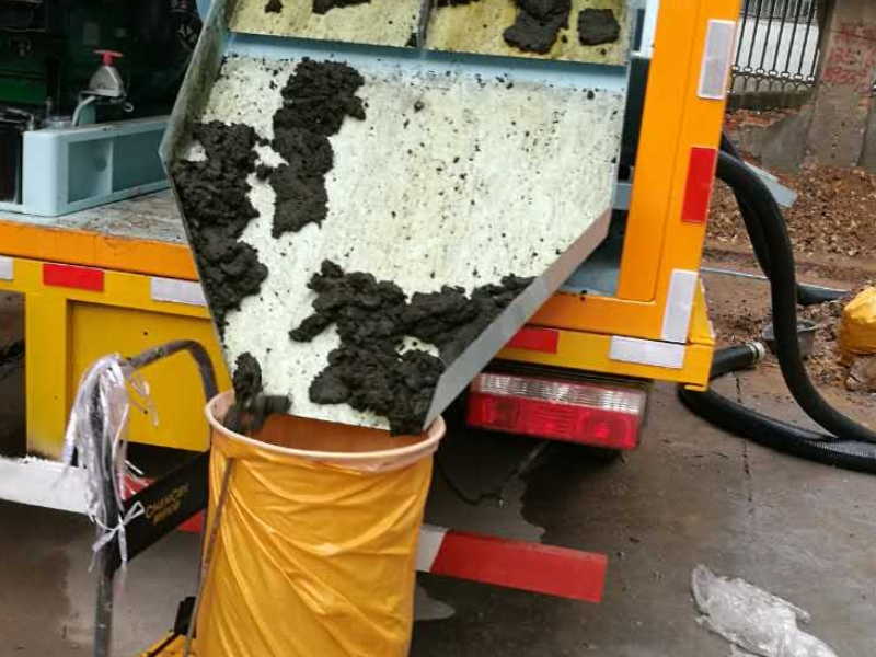 无锡万顺高压车疏通各种下水道,化粪池清理,工程钻孔