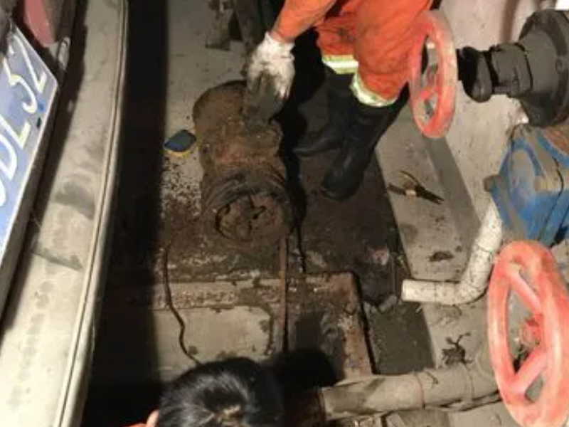 无锡南长区地下室排污 化粪池清底 污水池清淤 抽泥